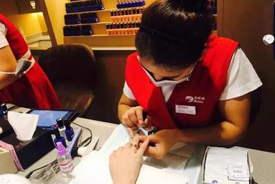 17元火锅配美甲，实惠背后是消费降级还是价值争议？