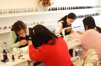 指尖上的艺术与生意 美甲店投资风险分析